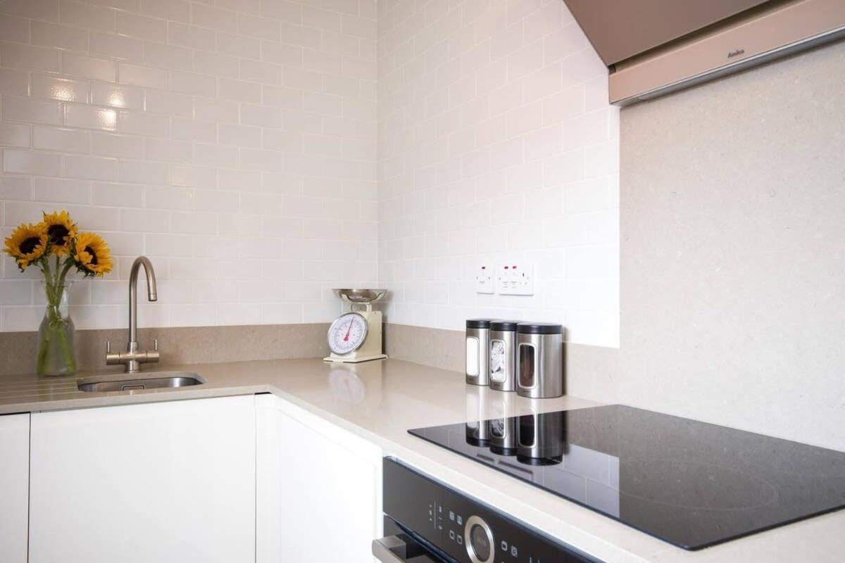Modern Apartment In The Heart Of Oxford With Secure Underground Parking Екстериор снимка